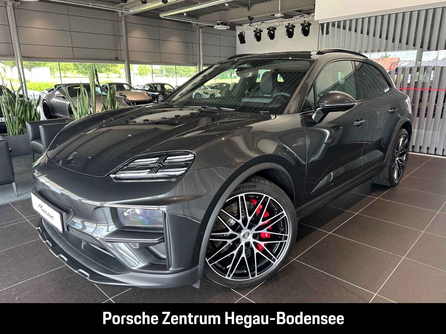 Porsche Macan Turbo/Electric Sport/Hinterachslenkung/Mat