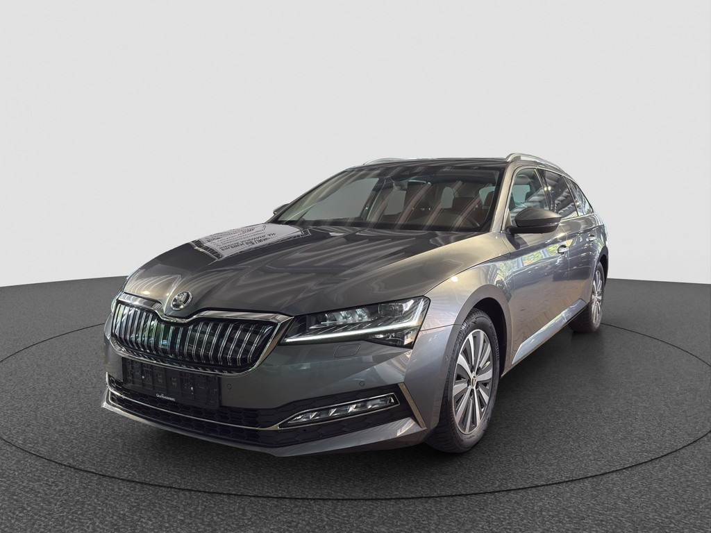 Skoda Superb Combi Style IV 1.4 TSI Style iV Panoramadach / FS mit Massage / Sitzbelüftung vorne / Progressivlenk