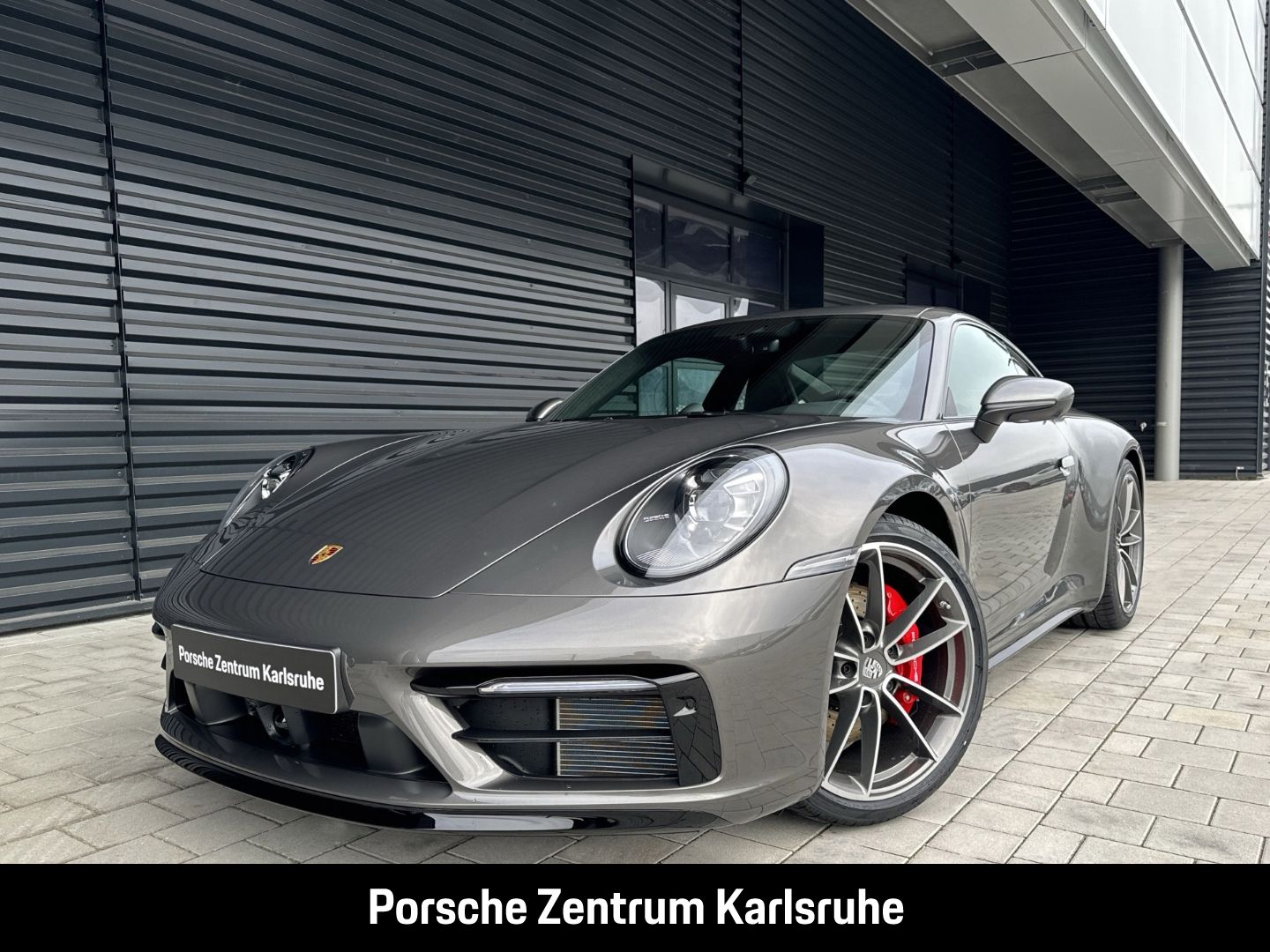 Porsche 992 911 Carrera S Sportfahrwerk Sportabgasanlage